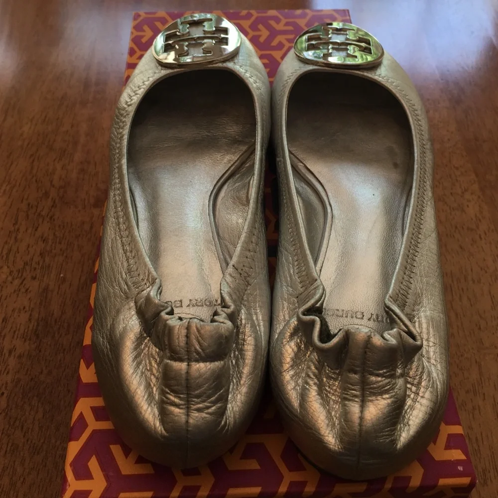 Tory Burch Silver Metallic Reva Ballet Flat Sz 6.5 - Picture 3 of 4